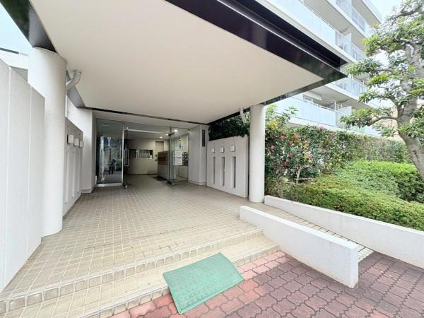 多摩川久地パークハイツのエントランス|広々エントランスロビー