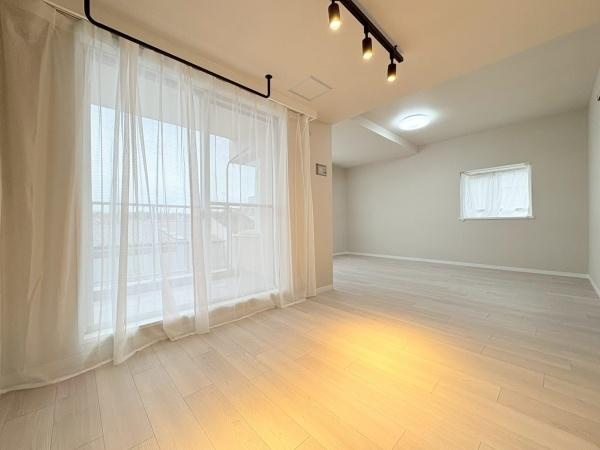 多摩川久地パークハイツの居間・リビング|リビングのみの写真です。十分な広さです。