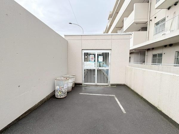 多摩川久地パークハイツのその他共用部分|ゴミ置き場です。
