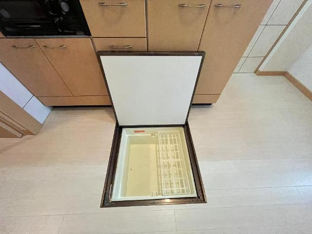 Ｓｕｎ　ｐｉａ　Ｖｉｌｌａｇｅのキッチン|床下収納