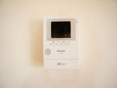 【セキュリティ】 | コンフォートＢ | 訪問者の確認ができるTVドアホン付きです♪