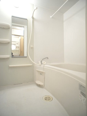 【浴室】 | コンフォートＢ | ゆったり過ごせるお風呂です♪