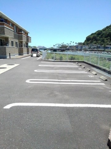 シェーネ　Ａの駐車場