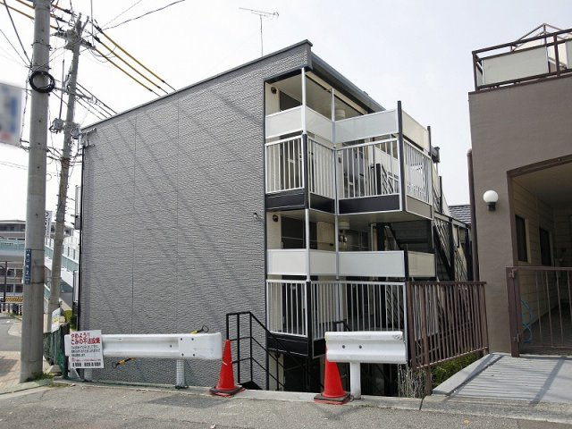 レオパレスルーエ六甲の外観