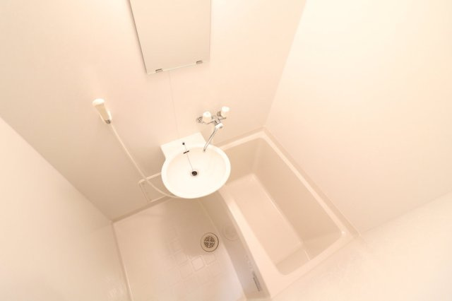 レオパレスルーエ六甲の浴室|浴室乾燥機付きのお風呂