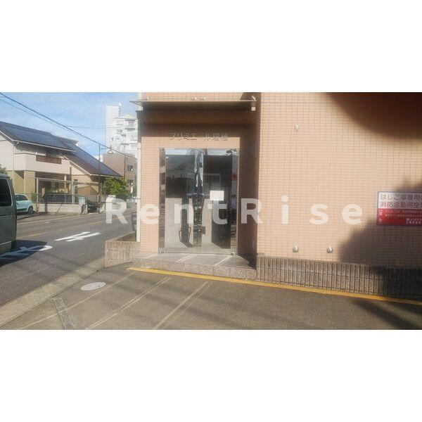 プリミエール瑞穂の駐車場