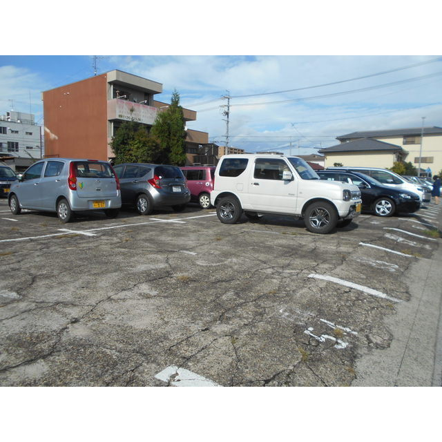 岐阜市如月町６丁目の駐車場の駐車場