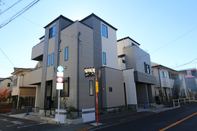 国分寺市戸倉一丁目の外観|開放感とプライバシーを両立した2階リビングの心地よい設計。