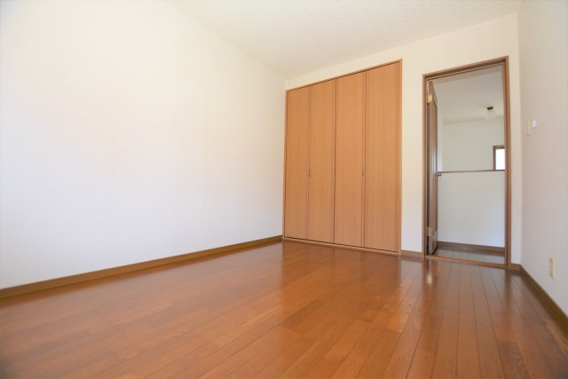 【洋室】 | 石川メゾネット | 洋服が整理しやすいクローゼット