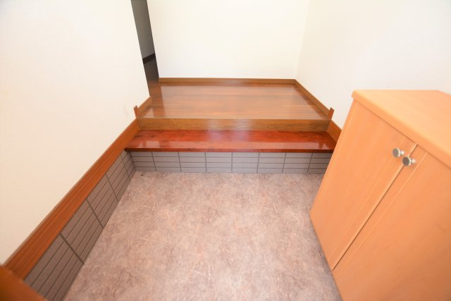 【玄関】 | 石川メゾネット | 靴もまとめて収納できるシューズボックス付き