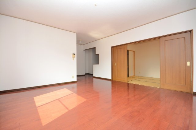 【居間・リビング】 | 田川市奈良バルク売り | Vivir石川203号※部屋によって間取り・仕様が異なります