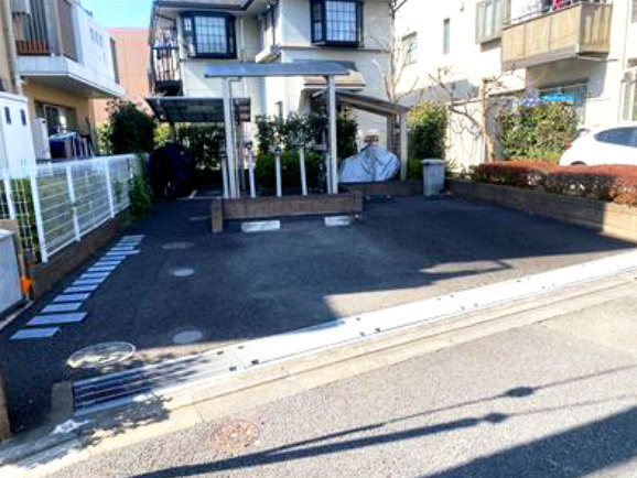 バティール喜多見の駐車場