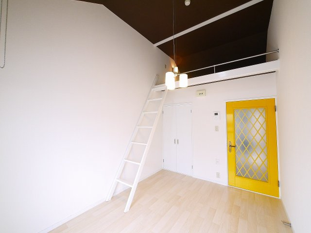 シティエステート南紀寺の寝室|明るい洋室です。