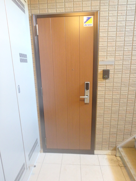 グローリアス　Ⅲの玄関