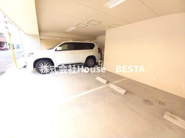 プリオーレ新開地の駐車場