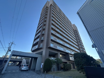 【外観】 | セントラルステージ光明池 | 大きな窓のあるリビングは、陽光あふれる明るい空間です♪居心地良く、ご家族皆がゆったり寛げる憩いの空間となりそうです♪