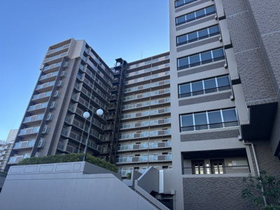 【外観】 | セントラルステージ光明池 | 【ユニットバス新規交換】マンションにめずらしい、浴室に窓ございますよ！窓があるので、湿気やすいお風呂も清潔に保ちやすいですね♪