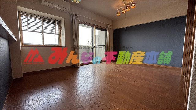エバーライフネアシティ久留米弐番館の居間・リビング