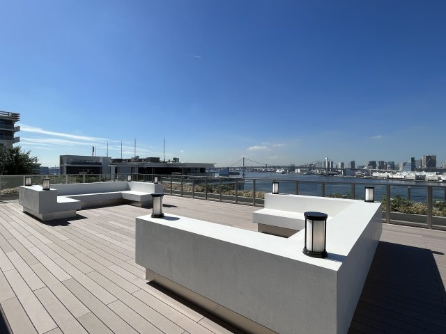 【SUN B棟 パーティルーム TERRACE】都心を見渡せるオープンエアテラスを併設