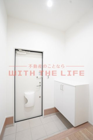 grand maison K【キャッシュバック対象物件】の玄関|収納もある玄関です