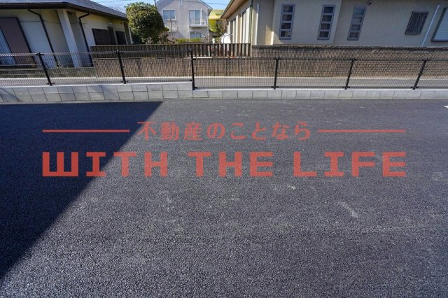 grand maison K【キャッシュバック対象物件】の駐車場|車をお持ちの方に嬉しい駐車場付きの物件です