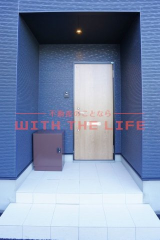 grand maison K【キャッシュバック対象物件】の玄関|明るい玄関です