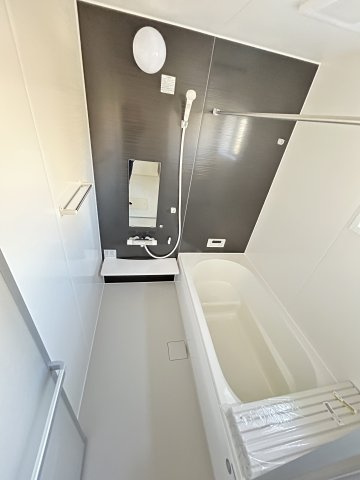 【LiveleGarden】宇都宮市細谷 第7 全3棟の浴室|〇1号棟浴室〇
ベンチ付きの浴槽で、気軽に半身浴。浴室乾燥機も標準で付いています。雨の日のお洗濯や、ヒートショック対策にも◎
※2026年2月撮影
