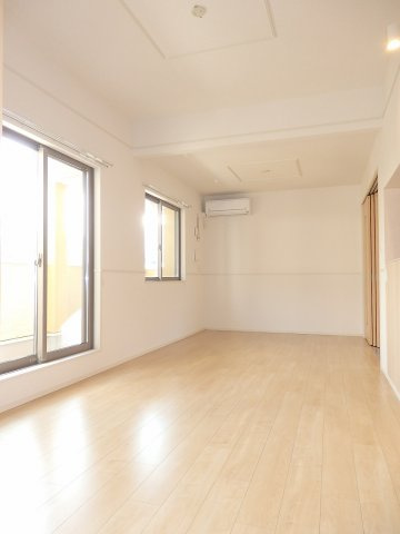 ティ・シュティルⅤの居間・リビング|おしゃれな居間です