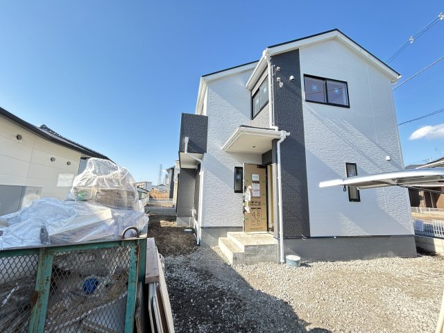 【LiveleGarden】宇都宮市細谷 第7 全3棟の前面道路含む現地写真|〇2号棟間もなく完成〇
只今外構工事中♪間もなく完成いたします。「少し気になる」「見てみるだけ・・」大歓迎です♪先ずはお気軽にお問い合わせくださいませ！
※2026年1月撮影
