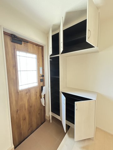 【LiveleGarden】宇都宮市細谷 第7 全3棟の前面道路含む現地写真|〇3号棟只今建築中〇
角地の開放的な立地♪駐車スペースもしっかり確保できます！ 車3台は駐車可能です♪
周辺環境を含め、今からチェックがおすすめです。お気軽にお問合せください！
※2026年1月撮影
