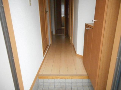 【玄関】 | シャトルヒルズ | 収納もある玄関です