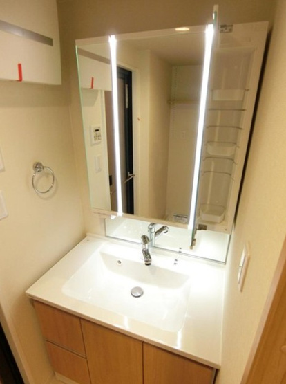 【独立洗面台】 | ライオンズマンション十条台 | ご家族の1日が始まり、1日の終わりを締めくくる洗面空間。