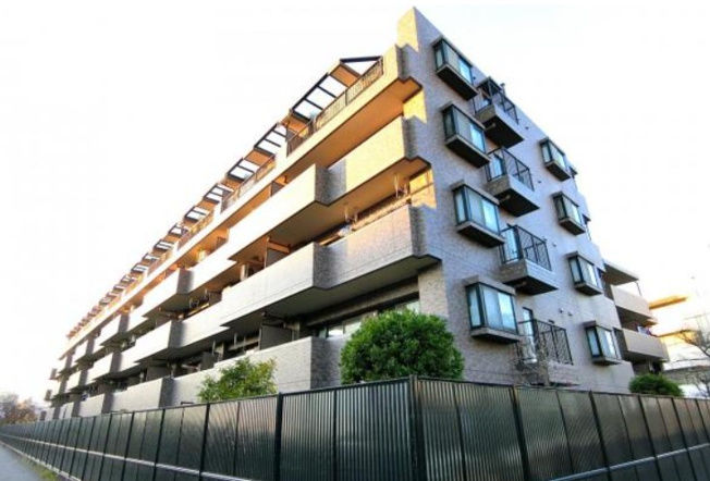 【外観】 | ライオンズマンション十条台 | 穏やかな風と陽光を導き、プライバシーに配慮された設計プランを採用し、居住性を一段と心地よいものにしています。