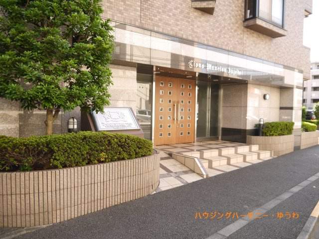 【エントランス】 | ライオンズマンション十条台 | 清廉とされたエントランスになっています。