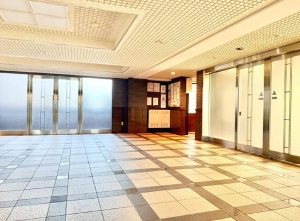 【その他共用部分】 | ライオンズマンション十条台 | 清潔感と歓迎感があるエントランスホールとなります。