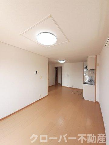 カーサ　ラッフィナートⅡの居間・リビング