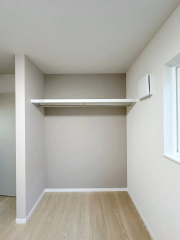 佐伯区屋代3丁目の収納|全居室収納☆
4.5帖洋室のクローゼットです♪
