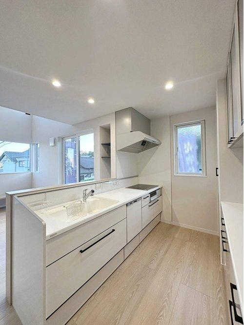 佐伯区屋代3丁目のキッチン|人造大理石天板使用のシステムキッチン☆
人造大理石天板は水垢が付きにくく汚れが落ちやすいのでお手入れも楽ちんです♪