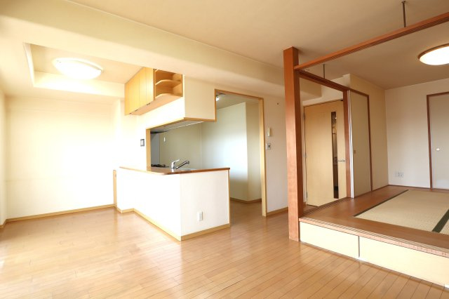 アルファステイツ鷹取駅前