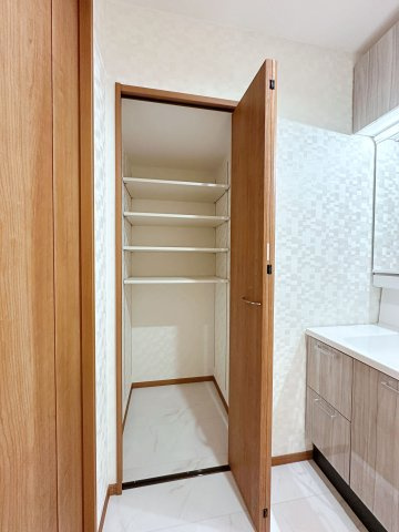 佐伯区千同1丁目 No.Aの収納|洗面脱衣所の収納☆
毎日ご家族で使うタオルや洗面用品、洗濯用品などを収納することができます♪