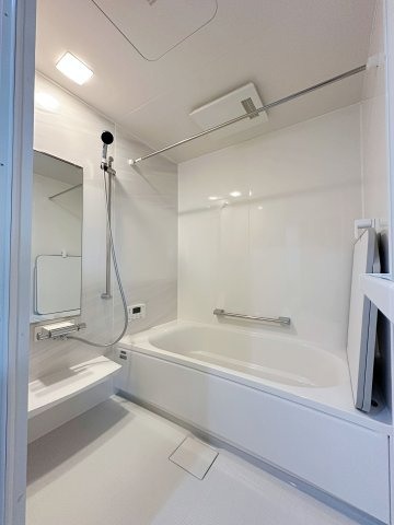 佐伯区千同1丁目 No.Aの浴室|浴室乾燥機気付き1坪タイプの浴室☆
ユニットバスは、気密性にも優れています。そのため、冬場でもお湯が冷めにくく、暖かい空間を維持することができます。