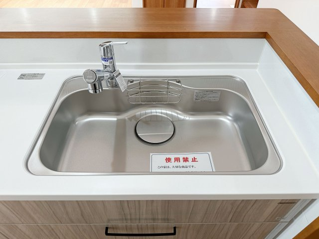 佐伯区千同1丁目 No.Aのキッチン|浄水機能付きステンレスシンク☆
ステンレスシンクは傷や汚れに強く、お手入れも簡単で使いやすいです♪
さらにワンタッチで浄水に切り替えができる為とても便利です！