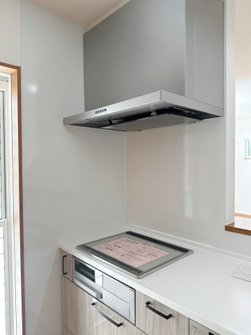 佐伯区千同1丁目 No.Aのキッチン|IHクッキングヒーター☆
火が出ないために安全性も高いと考えられます。 さらに、安定した加熱管理制御が容易に行えるため、素材を均一に加熱する料理やスープなどの液体の加熱に適しています♪