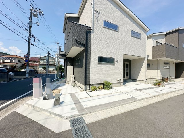 佐伯区千同1丁目 No.Aの駐車場|車は車種により3台駐車可能☆
広々とした駐車スペースは来客時なども安心なので気軽に家族や友人を招くことができます♪