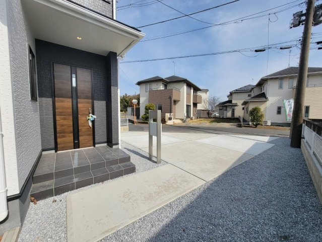 【LiveleGarden】宇都宮市細谷 第7 全3棟の前面道路含む現地写真|〇2号棟間もなく完成〇
只今外構工事中♪間もなく完成いたします。「少し気になる」「見てみるだけ・・」大歓迎です♪先ずはお気軽にお問い合わせくださいませ！
※2026年1月撮影
