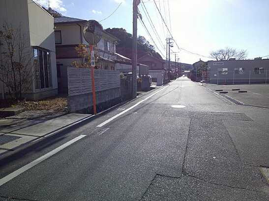 【前面道路含む現地写真】