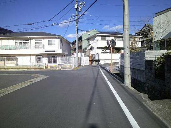 【前面道路含む現地写真】