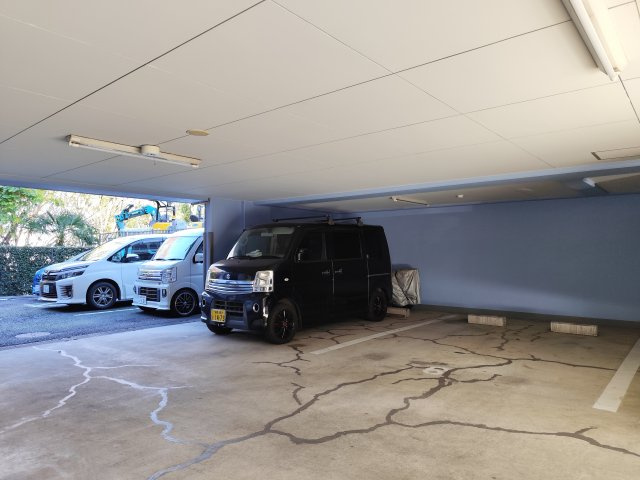 セザール第六赤塚公園の駐車場