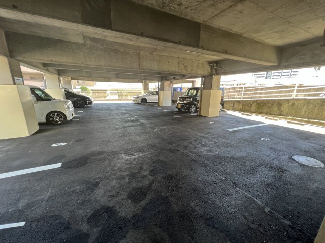 メゾンひらのの駐車場