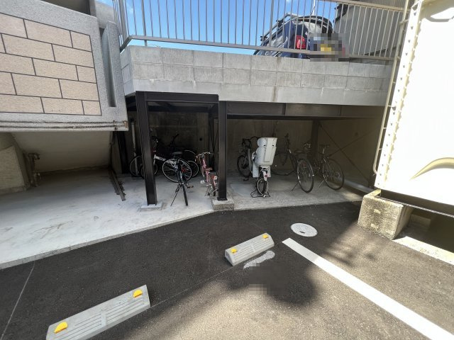 メゾンひらのの駐車場